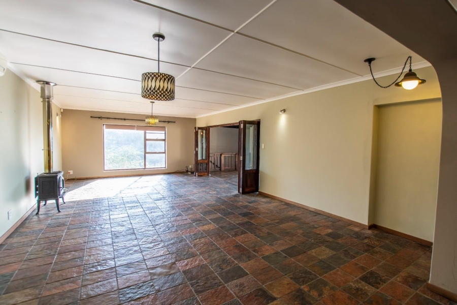 5 Bedroom Property for Sale in Paradise Beach Eastern Cape